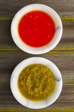 fermented hot sauces, red and green How To Make Fermented Foods, Make Hot Sauce, Fermented Hot Sauce Recipe, Probiotic Recipes, Diy Sauces, Fermented Hot Sauce, Tabasco Hot Sauce, Pepper Sauce Recipe, Pickle Recipes