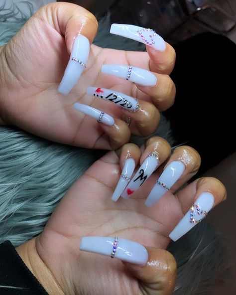 Anniversary Nails Acrylic Long, Acrylic Nail Designs With The Letter J, Acrylic Nails With Names On Them, Name Acrylic Nails, Cute Nail Ideas With Initials, Cute Nail Designs With Initials, Cute Acrylic Nails With Bf Initials, Long Acrylic Nails With Initials, Square Acrylic Nails With Initial