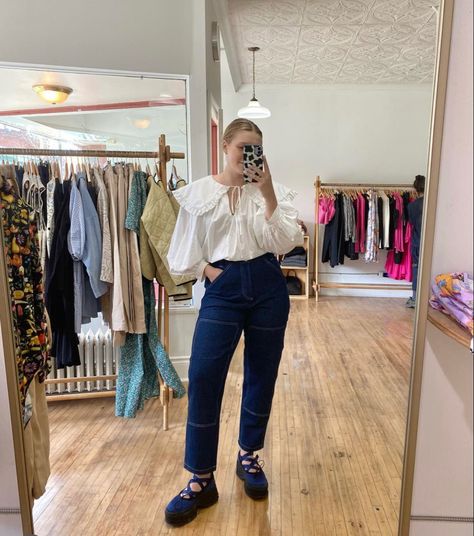 Collared Blouse Outfit, Carpenter Jeans Outfit, Jeans Blouse Outfit, Collar Blouse Outfit, Eliza Faulkner, Summer Business Outfits, Slow Fashion Clothes, Style Themes, Ruffle Collar Blouse