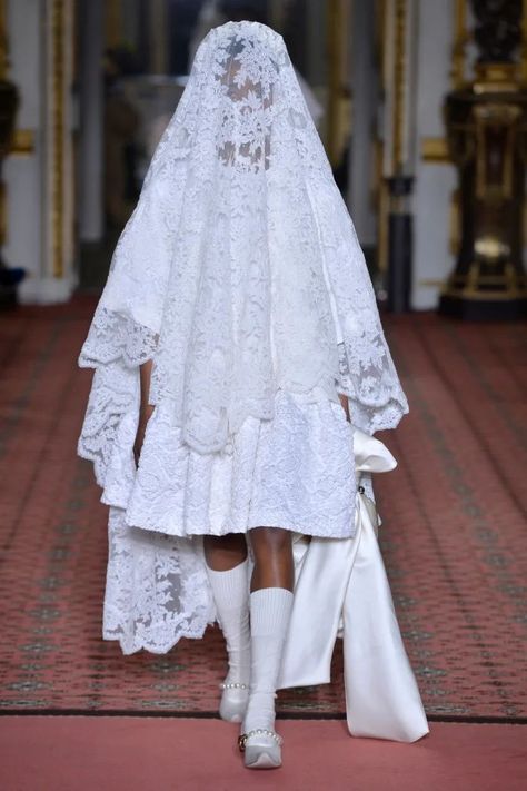 The magic of lace | Financial Times. Simone Rocha styled a traditional embroidered dress with a long lace veil. Established in 1999, Lily Gardner London is an online emporium featuring the designer’s iconic lace jewellery, delicate semi-precious jewellery, classic white shirts, luxury photo scarves, designer silk lingerie and leather clutch bags. #lace #jewellery #fashion #london #LilyGardnerLondon Ghost Clothes, Ghost Fashion, Long Lace Veil, Lace Coat, Ghost Costume, Pray For Me, Ballet Core, Lace Jewelry, Lace Veils