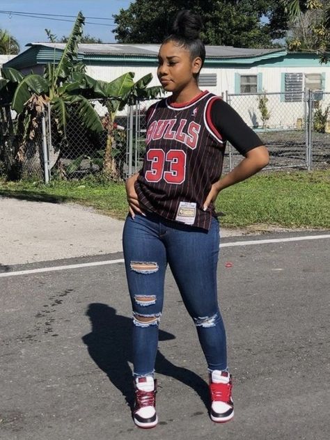 Basketball Girls Outfits, Freshman Outfits, Tomboy Fits, Looks Rihanna, Dope Fits, Jordan Outfits, Jersey Outfit, Swag Outfits For Girls, Tomboy Style Outfits