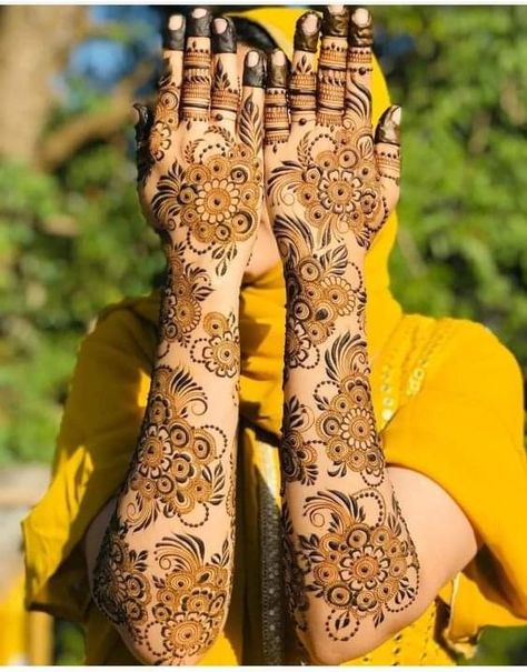 Engagement Henna Designs Arabic, Mehandi Patch Design, Bridal Khafif Mehndi Designs, Arabic Wedding Mehndi Designs, Arabic Style Mehendi Designs, Bridal Designs Mehendi, Mehndi Designs Patches, Mehandhi Designs Bridal, Mehandi Design For Engagement