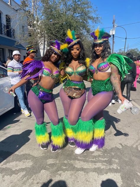 Black Mardi Gras Outfit, Mari Gras Outfits, Marty Gras Outfit, Carnival Parade Costumes, Mardigrass Ideas Outfit Party, Carnival Outfit Diy, Madi Gras Outfit Ideas Party, Mari Gras Outfit Ideas, Mardi Gras Outfit Ideas For Women