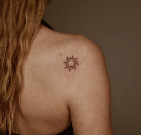 Mini Tattoos On Shoulder, Sun Tattoo On Back Of Shoulder, Female Back Shoulder Tattoos, Sun Tattoo Back Shoulder, Sunshine Back Tattoo, Sunflower Tattoo Shoulder Blade, Sun Tattoo Shoulder For Women, Mini Shoulder Tattoo, Tattoos On Back Of Shoulder