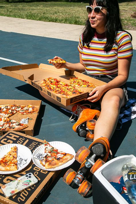 Fast Food Lifestyle Photography, Pizza Place Photoshoot, Pizza Lifestyle Photography, Pizza Photoshoot Ideas, Pizza In A Box, Pizza Shoot, Disabled Models, Pizza Photoshoot, Mr Pizza