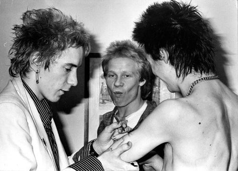 Sid And Nancy, 70s Punk, Johnny Rotten, Sid Vicious, Punk Scene, Pretty When You Cry, Punk Rocker, Punk Music, Music Photo