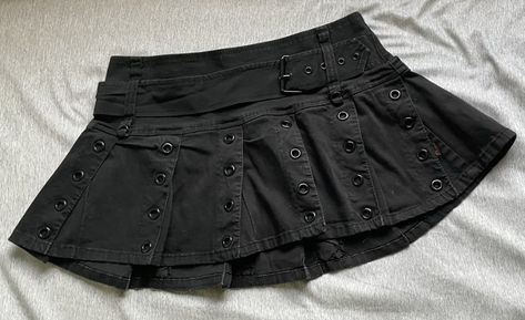 Emo Plushies, Grunge Forest, Outfits 2000s, Tumblr Fashion, Swaggy Outfits, 가을 패션, Cute Skirts, 2000s Fashion, Fit Inspo