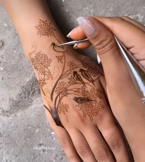 Perrot Mehndi Designs, Bird Henna Designs, Bird Mehndi Designs, Latest Mehndi Designs Wedding, Beautiful Simple Mehndi Design, Mehndi Design Pictures, Simple Mehndi Designs Fingers, Engagement Mehndi Designs, Full Mehndi Designs