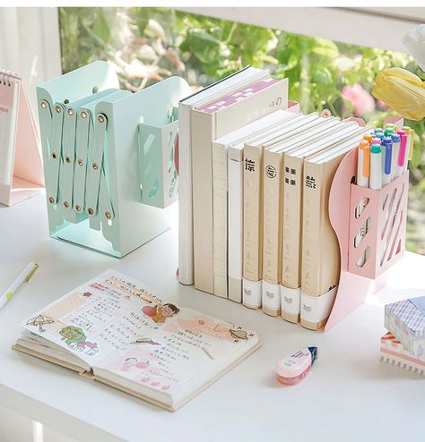 Diy Book Holder, Office Kawaii, Kawaii Desktop, Kawaii Desk, Book Holder Stand, Stationery Obsession, Diy Desk Decor, Stationary Organization, Stationary Items