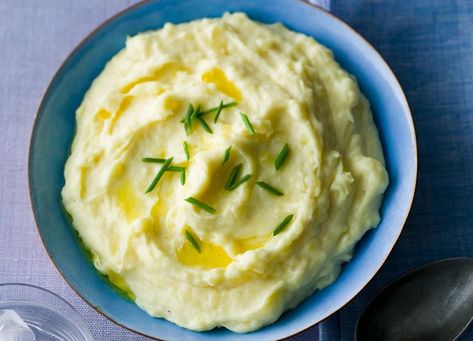 The Secret to Making Perfect Mashed Potatoes Ultimate Mashed Potatoes Recipe, Boxed Mashed Potatoes, Ultimate Mashed Potatoes, Perfect Mashed Potatoes, Fluffy Mashed Potatoes, Instant Potatoes, Instant Mashed Potatoes, Potato Flakes, Dried Potatoes