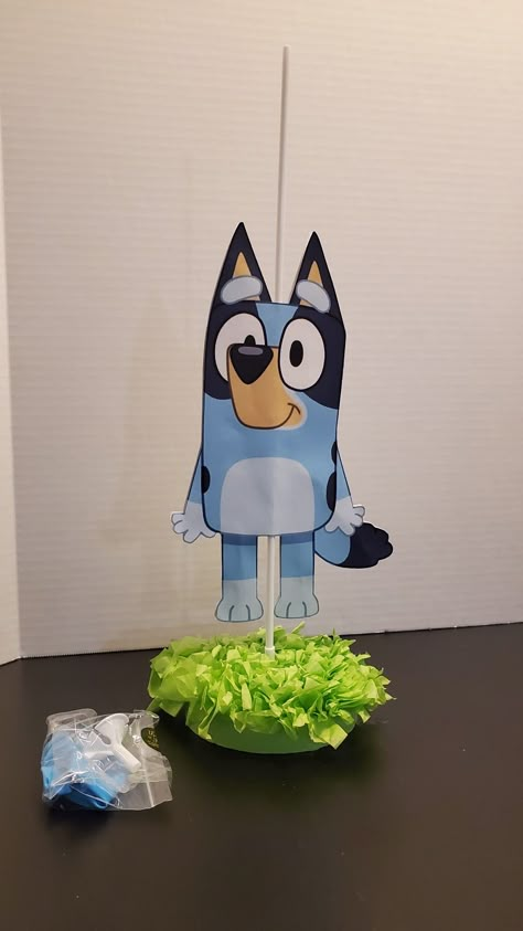 Diy Bluey Centerpieces, Bluey Centerpiece Ideas Diy, Bluey Table Centerpieces, Bluey Party Centerpieces, Bluey Centerpiece, Bluey Centerpiece Ideas, Blue Y Bingo, Fiesta Bluey, Baby Birthday Party Theme