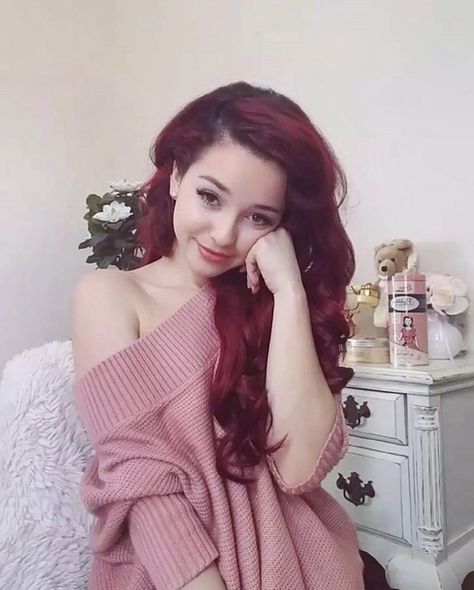 Jbunzie Jessica Vill, Vintage Ponytail, Basic Girl, Off Shoulder Sweater, Beauty Guru, Blogger Girl, Gorgeous Hair, Hair Goals, Red Hair