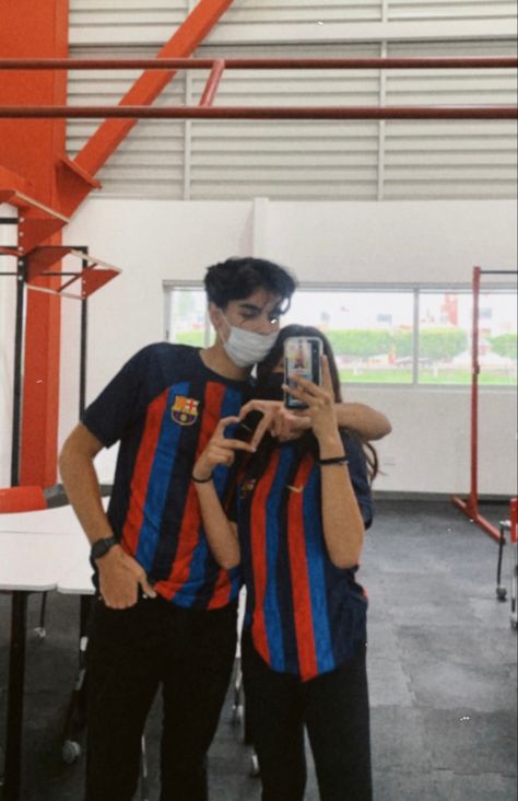 Barca Couple, Barcelona Couple, Cute Soccer Couples, Iphone Earbuds, Best Soccer Shoes, Barcelona Jersey, Barcelona T Shirt, Barcelona Shirt, Cute Relationship Pictures