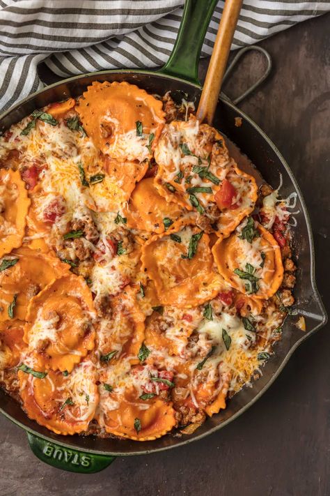 Cast Iron Skillet Recipes Healthy, Cheese Ravioli Dinner Ideas, Italian Sausage Ravioli Recipe, Sausage Ravioli Recipe, Ravioli With Sausage, Ravioli Dinner Ideas, Ravioli Dinner, Ravioli Sauce Recipe, Cheese Ravioli Recipe