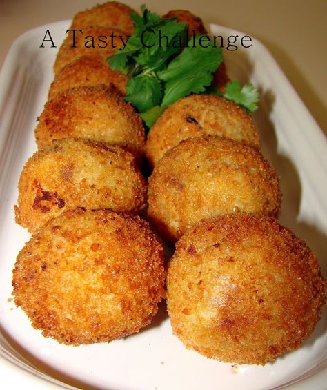 Loaded Potato Bites, Potato Balls Recipe, Chicken Croquettes, Stuffed Potato, Croquettes Recipe, Potato Balls, Stuffed Potato Balls, Cuban Food, Shredded Cheddar Cheese