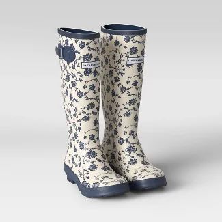 Rain Shoes Women, Boots Target, Rain Boot Outfit, Floral Rain Boots, Cute Rain Boots, Women's Rain Boots, Womens Rubber Boots, Rain Boots Fashion, Wellies Rain Boots