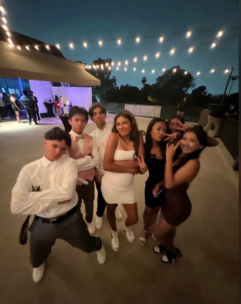 Boy And Girl Friend Group, Friend Group Summer, Big Friend Group, Girl Friend Group, Group Hangout, Aesthetic Friend Group, Aesthetic Friend, 5 Aesthetic, Friends Group Photo