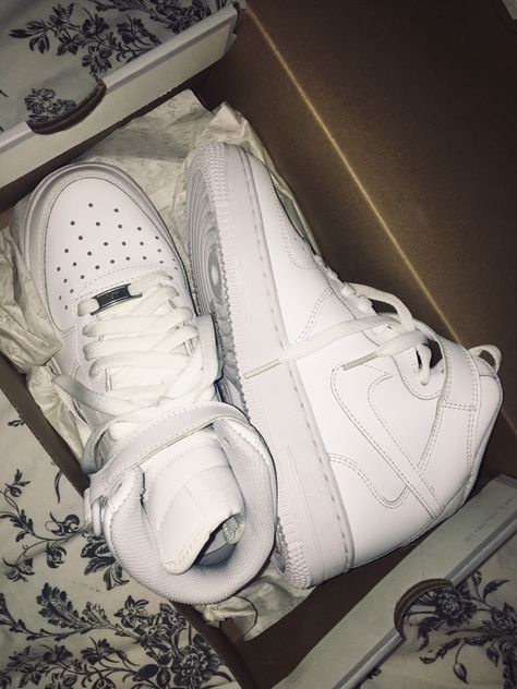 #shoes #nike #airforce #nikeairforce #girlsshoes #cute #whiteshoes #hightops #streetshoes #outfitideas #shoeideas #schooloutfits Air Force 1 Hightops, Nike Air Force 1 Hightops, High Top Nike Air Force, Nike Dunk Low Off White, Air Force 1 High Tops, High Top Nike, Nike Air Force 1 High, Girls Stuff, Air Force 1 High