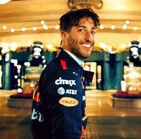 Daniel Ricciardo Las Vegas, Renault Daniel Ricciardo, Daniel Ricciardo Pfp, Daniel Ricciardo Aesthetic, Danny Ricciardo, Daniel Riccardo, Grid Girl, Danny Ric, Formula 1 Car Racing