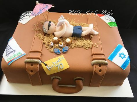 Luggage cake for a traveler Travel Cake Ideas For Men, Retirement Cake Ideas For Men, Male Cakes, Cake Ideas For Men, Bon Voyage Cake, Travel Cakes, Luggage Cake, Artistic Food, Royal Icing Cakes