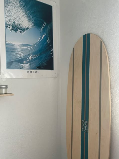 Surf Dorm Room, Surfer Girl Aesthetic Bedroom, Hawaii Room Aesthetic, Surfer Girl Room Aesthetic, Surf Room Aesthetic, Surf Bedroom, Surfer Room, Surf Room Decor, California Room