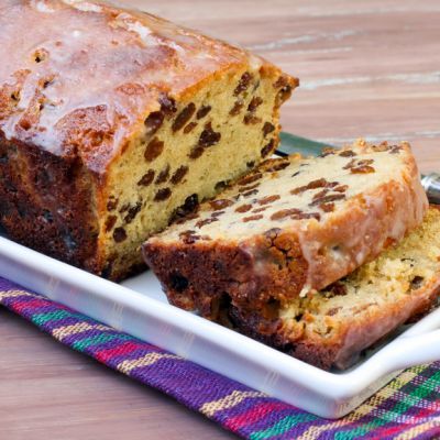 Raisin Pound Cake Raisin Pound Cake Recipe, Irish Cakes, Porter Cake, Irish Cake, Wartime Recipes, Condensed Milk Cake, Tea Loaf, Wacky Cake, Irish Recipes Traditional