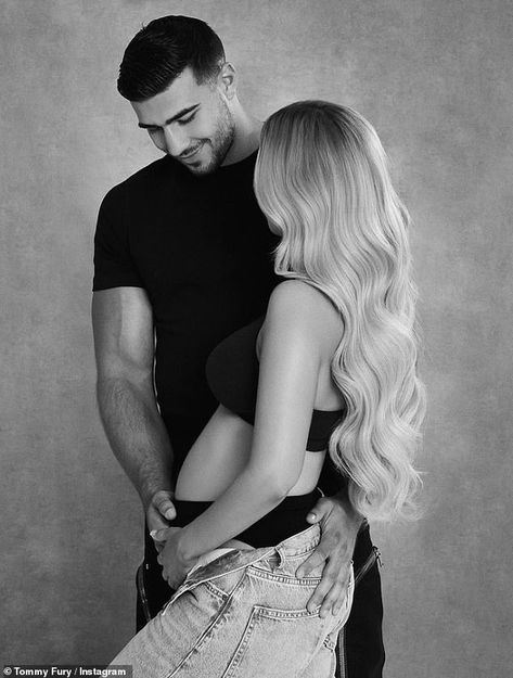 Studio Maternity Shoot, Maternity Picture Outfits, Maternity Studio Photoshoot, Pregnancy Belly Photos, Cute Pregnancy Pictures, Maternity Photography Poses Couple, Belly Photos, Maternity Photography Poses Pregnancy Pics, Couple Pregnancy Photoshoot