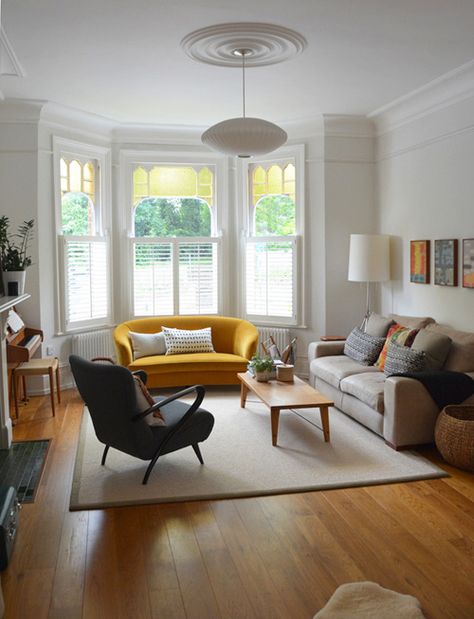 Living Room Design Diy, Bay Window Living Room, Living Room Arrangements, Retro Living Rooms, Yellow Living Room, Small Living Room Decor, Trendy Living Rooms, Living Room Windows, Elegant Living Room