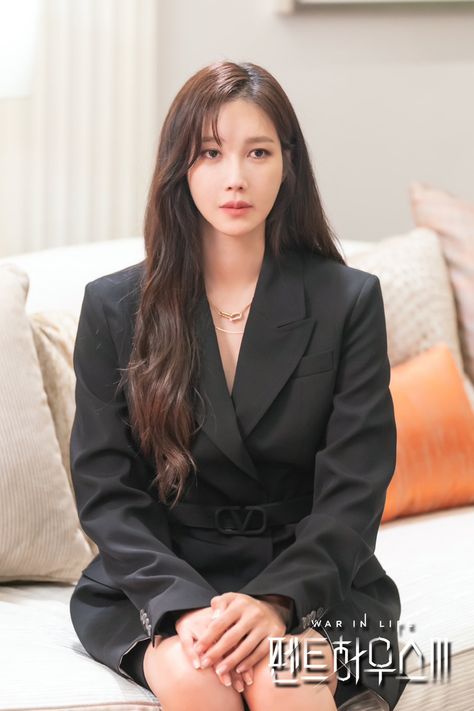 Shim Suryeon, Kdrama Actress, Asian Cinema, Lawyer Fashion, The Penthouse, Jisoo Blackpink, Korean Girl Fashion, Velvet Fashion, Beautiful Long Hair