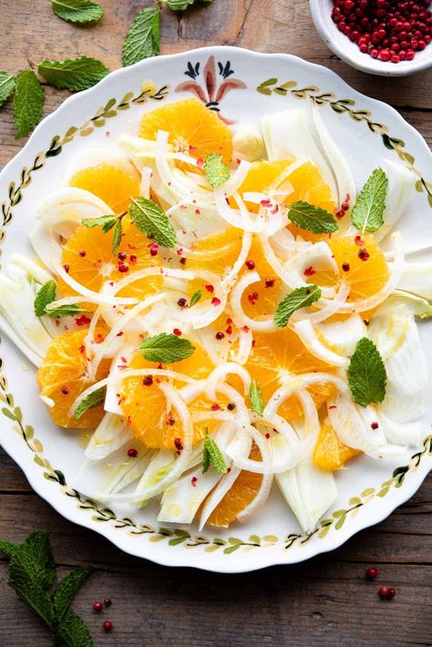 Fresh and full of flavour this Sicilian Fennel and Orange Salad is delicious on its own or served as a side dish. Italian Orange Salad, Citrus Fennel Salad, Fennel Recipes Salad, Fancy Salad Recipes, Mandarin Recipes, Sicilian Salad, Fennel Orange Salad, Italian Salads, Fancy Salad