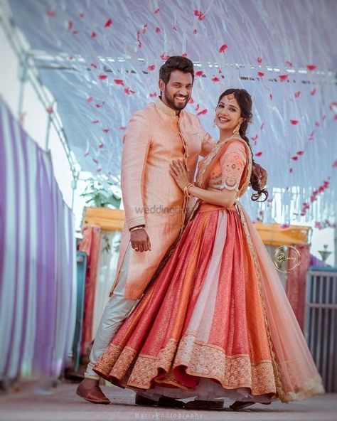 30+ South Indian Couples Who Colour Coordinated Their Outfits Like A Pro! | WeddingBazaar Reception Dress Colour Combination, Engagement Couple Dress Indian, South Indian Wedding Ideas, Couple Matching Outfits Indian, Couple Wedding Dress Indian Matching, Engagement Couple Dress, Engagement Dress For Groom, Wedding Matching Outfits, Contrast Outfit