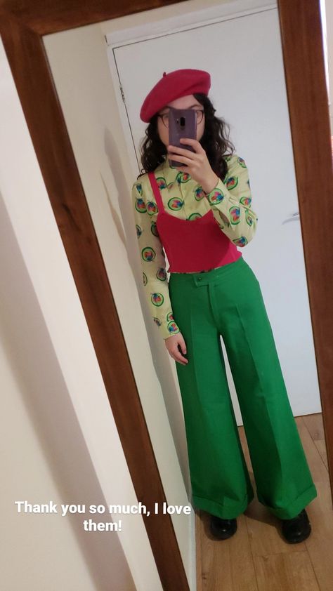 Green and pink combo Green 70s Outfit, Green And Red Outfit Aesthetic, Colorful Formal Outfits, Colorful Maximalist Outfit, Green Dress Pants Outfit, Funky Pants Outfits, Funky Outfit Ideas, Colorful Office Outfits, Pink And Green Outfits