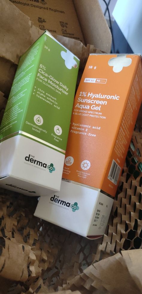 Derma.Co sunscreen : well the best sunscreen from an Indian brand I've used so far n it's non sticky, leaves no white cast, absorbs superfast , is frangnance free. @TheDermaCO Derma Co Sunscreen, Derma Sunscreen, Indian Sunscreen, Hyaluronic Sunscreen, The Derma Co, Plastic Bottle Design, Clear Skin Face Mask, Manifesting Board, Skin Face Mask