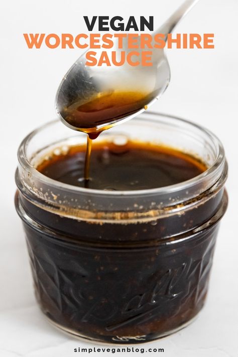 Vegan Worcestershire sauce, flavorful and easy to prepare. It is such a simple recipe that requires 8 ingredients and is made in 20 minutes. #vegan #vegetarian #plantbased #veganworcestershiresauce #vegansauce Worchester Sauce Recipe Vegan, Vegan Worstershire Sauce, Vegetarian Worcestershire Sauce, Vegan Steak Sauce, Kiki Nelson, Homemade Worcestershire Sauce, Vegan Steak Recipe, Wfpb Sauces, Diy Sauces