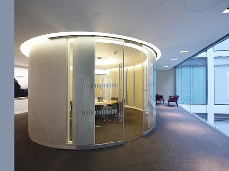 Hawa Media 70 for Curved Sliding Doors – Sliding doors and other stuff ! Curved Door, Conference Room Design, Cozy Interior Design, Interior Design Courses, Sliding Door Hardware, Workplace Design, Pull Handles, Cozy Interior, First Choice