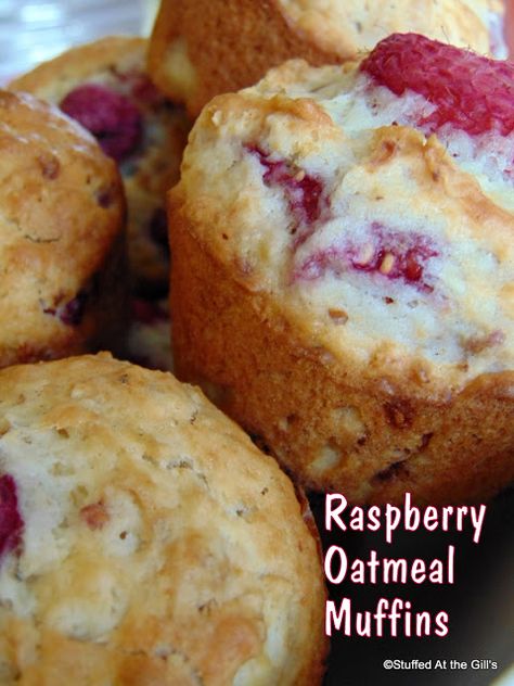 Raspberry Oatmeal Muffins, Muffins Raspberry, Raspberry Muffin Recipes, Raspberry Oatmeal, Fruit Muffins, Raspberry Muffins, Frozen Raspberries, Berry Muffins, Raspberry Recipes