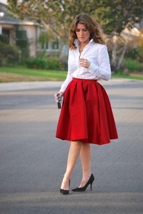 Tea Length Skirts, Circular Skirt Outfit, Red And White Dress Outfit, White Shirt With Skirt, Red Skirt Outfit Ideas, Skirt And White Shirt, Red Skirt Outfit, Red Skirt Outfits, Red And White Outfits