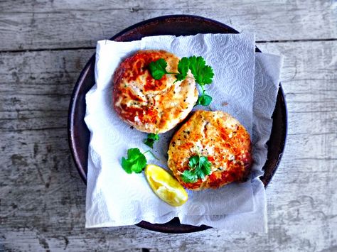 The Spoon and Whisk: Jamie Oliver's Salmon Fishcakes recipe Fishcakes Recipe, Jamie Oliver 5 Ingredients, Salmon Fishcakes, Salmon Fish Cakes, Fish Cakes Recipe, White Chocolate Cake, Fish Cakes, Roasted Onions, Fish Cake