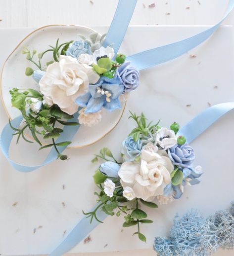 Blue Flower wrist corsage, Floral wrist corsage, Bridesmaids wrist corsage, Blue white wedding, flow Wedding Assesories, Prom Corsage Blue, Corsages Prom, Floral Wrist Corsage, Wedding Flow, Boutonniere Corsage, Prom Flowers Corsage, Blue Corsage, Floral Bridal Comb