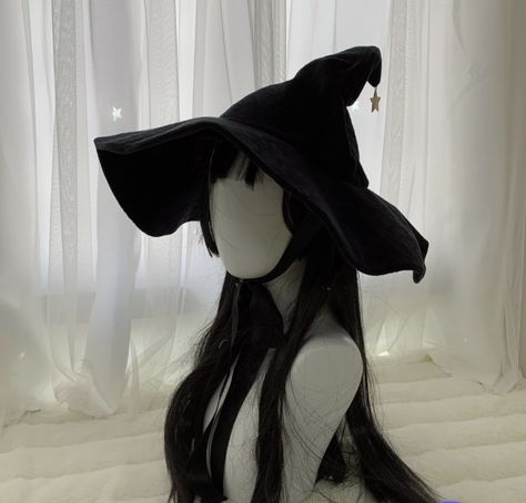 Cute Witch Costume, Handmade Witch Hat, Wizard Costume, Witch Cosplay, Hallowen Ideas, Fantasy Witch, Hat Aesthetic, Witch Costumes, Witch Halloween Costume