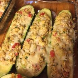 Tuna-Stuffed Zucchini Zucchini Boat Recipes, Honey Cornbread, Sausage Stuffed Zucchini, Zucchini Recipe, Dry Bread, Stuffed Zucchini, Zucchini Boats, Meatless Main Dishes, Tuna Recipes