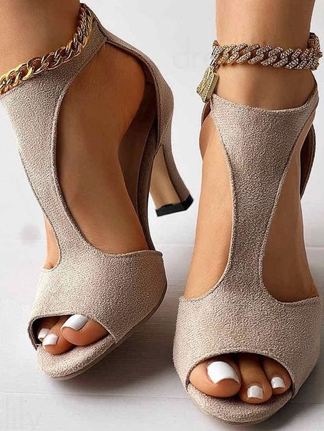 Cheap Sandals, Sandals Patterns, Mid Heel Shoes, Chic Type, Estilo Chic, Black Sandals Heels, Suede Sandals, Peep Toe Heels, Mid Heel