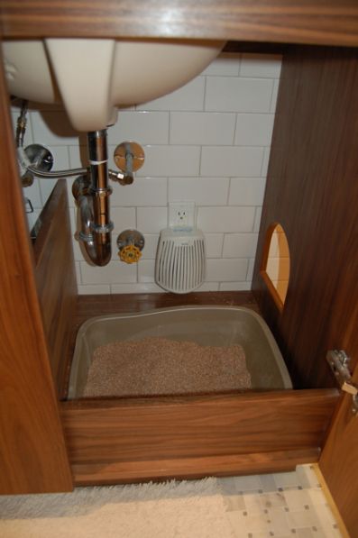 Hiding Cat Litter Box, Diy Litter Box, Katt Diy, Dog Litter Box, Astuces Camping-car, Under Bathroom Sink, Hidden Litter Boxes, Katt Grejer, Litter Box Furniture