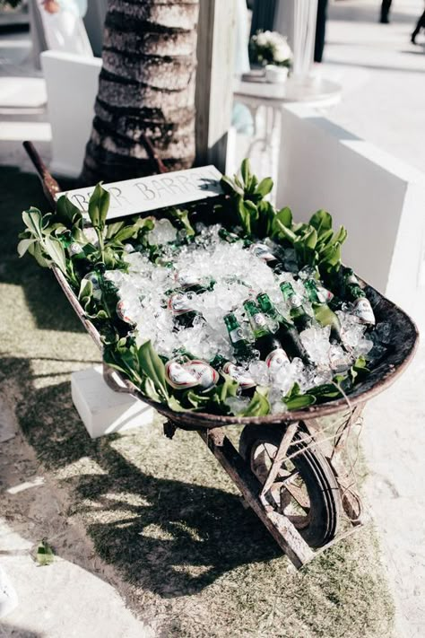 Beer Barrow, Flagstaff Wedding, Drink Display, Deco Champetre, Boda Mexicana, Gettin Hitched, בר מצווה, Farmhouse Wedding, Outdoor Wedding Decorations