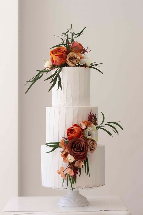 Beautiful flower decoration for autumn wedding cake composed of two pieces that you will place in just a few seconds. You can buy each piece separately by purchasing style 1 or 2 or you can buy both pieces together by purchasing the full set. Buying both pieces will help you save. The cake on which the cake toppers are displayed measures 45 cm high by 25 cm wide, so you can get a better idea of the size. If you need other measurements or finishes, do not hesitate to contact me, we will surely be able to do something. The delivery times are: Peninsular Spain: 1 to 3 days. Spain islands: 5 to 10 days. Europe: Between 5 and 10 business days. America: Between 10 and 20 business days. If you need your order more urgently, you can purchase our store listing called expedited shipping along with y Fall Floral Wedding Cake, June Wedding Cake, Autumnal Wedding Cake, Peach Burgundy Wedding, Fall Theme Wedding Cake, Autumn Wedding Cake Topper, Bundt Wedding Cake, Sunset Orange Wedding, Wedding Cake With Real Flowers