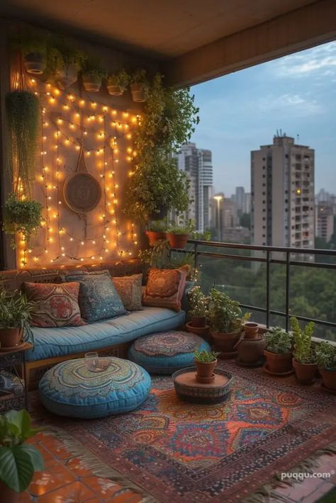 Eclectic Interior Design Vintage, Balcony Design Ideas, Small Balcony Design, Eclectic Interior Design, Apartment Patio, Small Balcony Decor, Balcony Furniture, Ideas Casa, Apartment Aesthetic