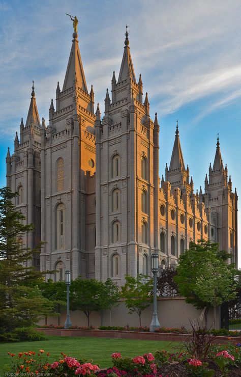 Salt Lake Temple @ Sunset | Noppadon Wongsuwan | Flickr Temple Quotes, Lds Artwork, Lds Temple Pictures, Salt Lake City Temple, Mormon Temples, Salt Lake Temple, Temple Pictures, Church Pictures, Ancient Greek Architecture