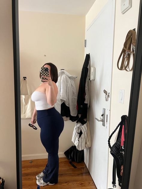 midsize fashion ootd inspo in navy blue flair leggings, new balance 530, white tube top from aritzia, bob haircut Midsize Outfits Leggings, Navy Blue New Balance Outfit, Flair Leggings Outfit Summer, New Balance 530 Street Style, Midsize Gym Outfits, Street Style Athletic, Navy Blue Leggings Outfit, Navy Leggings Outfit, Flair Leggings Outfit