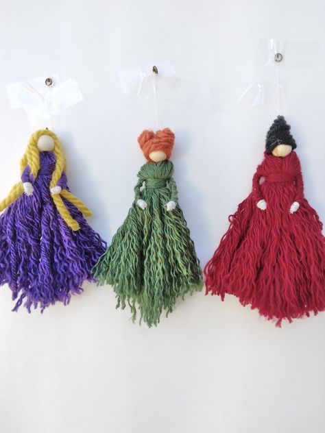 Handmade fiber art Sanderson sisters, free hanging ornaments with ring for hanging. Sanderson Sisters Crafts, Hocus Pocus Halloween Costumes, Button Tree Art, Diy Fairy Wings, Making Macrame, Girl Gnome, Crochet Earrings Pattern, Doll Diy Crafts, Spirit Dolls