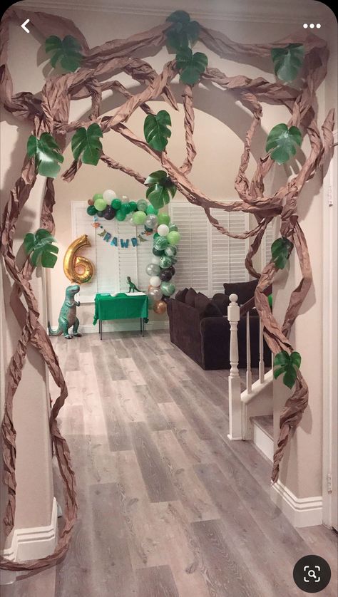 Disney Homecoming, Trunker Treat Ideas, Shrek Party, Safari Birthday Party Decorations, Army Decor, Halloween Haunted House Decorations, Safari Birthday Party, Safari Birthday, Trunk Or Treat